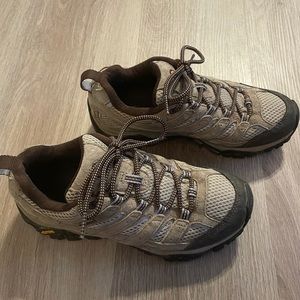 Merrill Moab Low | Dusty Olive